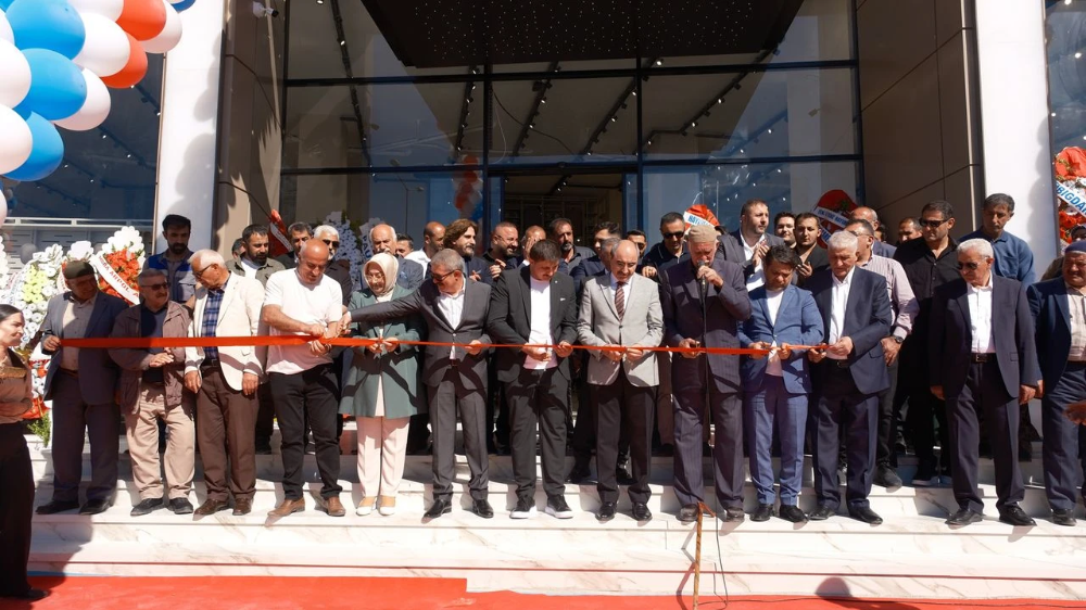 Qum, Türkiye’deki İlk Mağazasını Van’da Hizmete Açtı